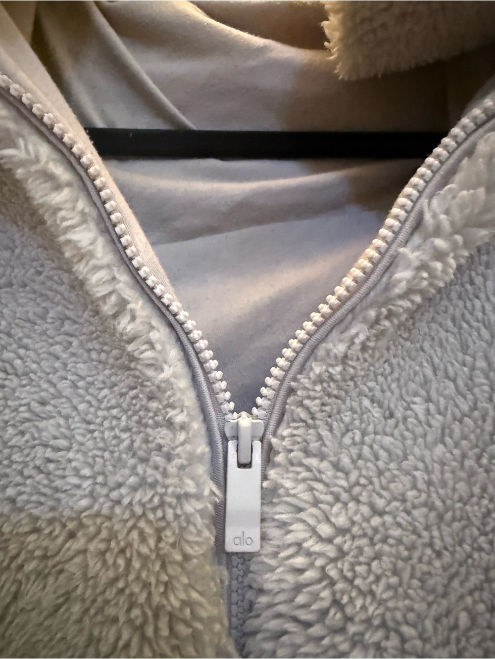 ALO Yoga Dove Foxy Sherpa Jacket - Picture 6 of 7